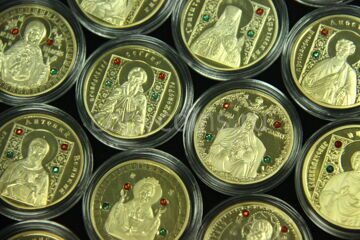 Набор монет православные святые полный набор 23 монеты позолота 3
